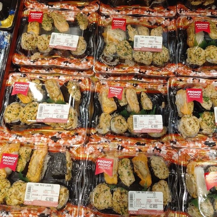 siolleeee's tweet photo. kalian kalo beli sushi, lebih suka yang mentah atau yang matang? https://t.co/vvgk8g065D