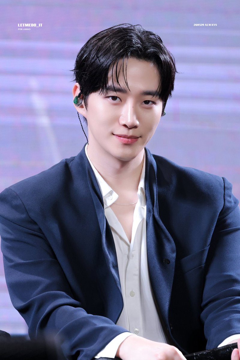 얼굴이 열일하니 사진 걱정 노노~~ 오늘 의상 이쁘당😊 #준호버블