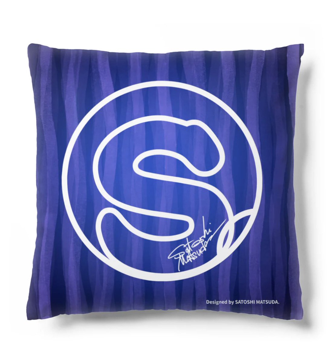 Matsuda_satoshi's tweet image. このクッション、表は女性の部屋に合うように、裏は男性の部屋に合うようにと考えてデザインしました😎✨
まず何より自分が欲しくて作ったデザインなんですけど、こうして気に入って購入してくださる方がいるととても嬉しいです✨✨✨

つくったアイテムが売れたよ🎉 suzuri.jp/satoshimatsuda… #suzuri