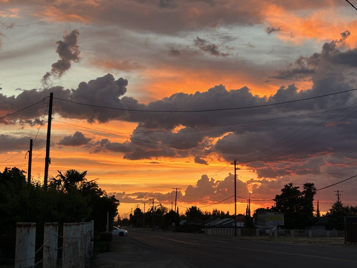 Tonight’s sunset in West Fresno County! ⁦<a href="/Arioso7/">ShirleySmith Kirsten</a>⁩ ⁦<a href="/esrobledo/">Elisabeth Robledo</a>⁩