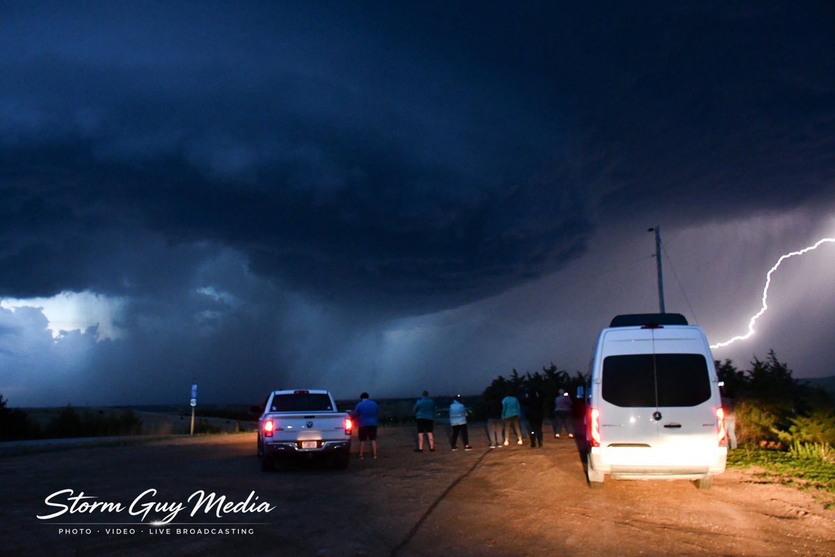 JonTheStormGuy's tweet image. Today was a fun eventful day chasing in the Central Plains of #kansas during the @TornadoCoaching tour
