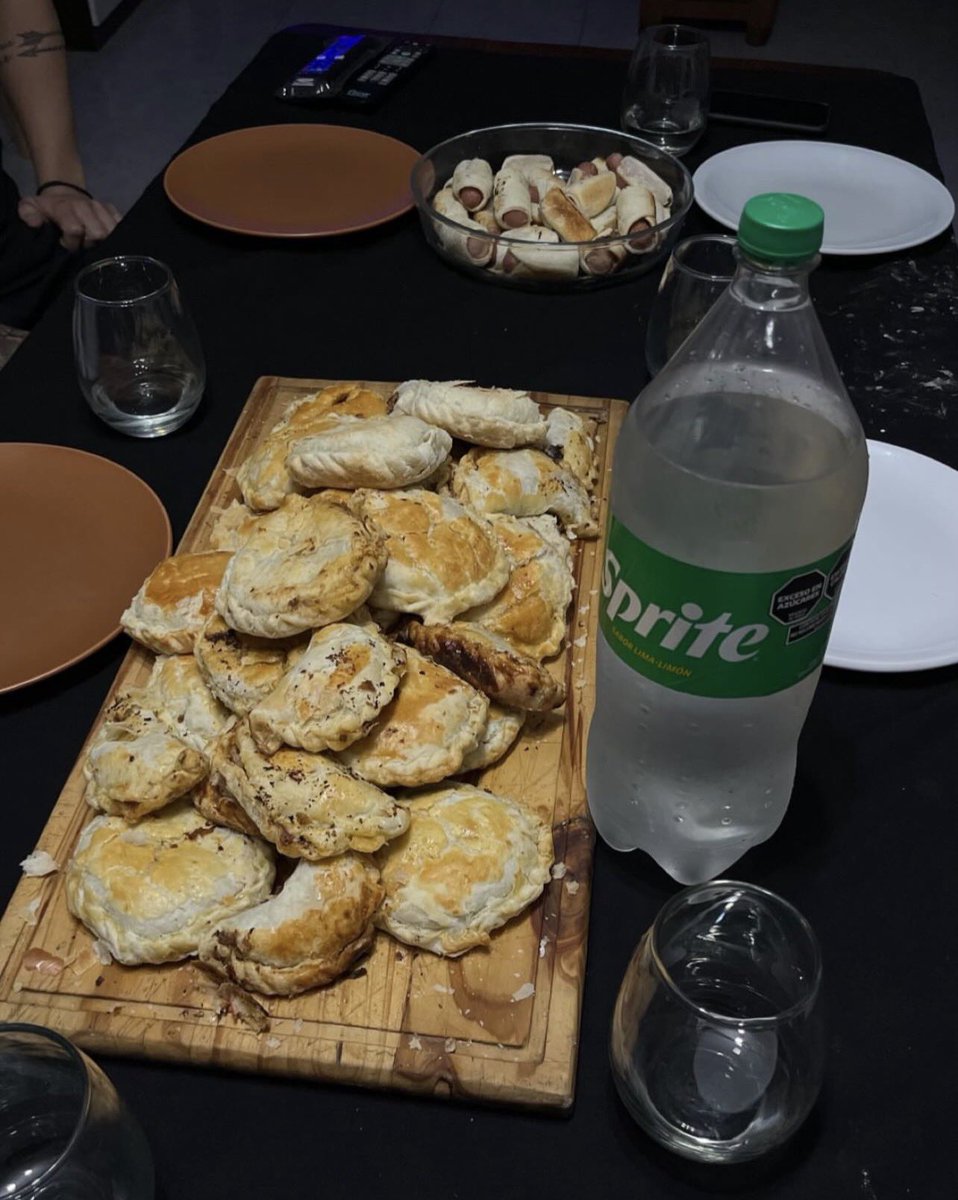 los pibes con 5k cada uno (lo cagaron al que compró todo)