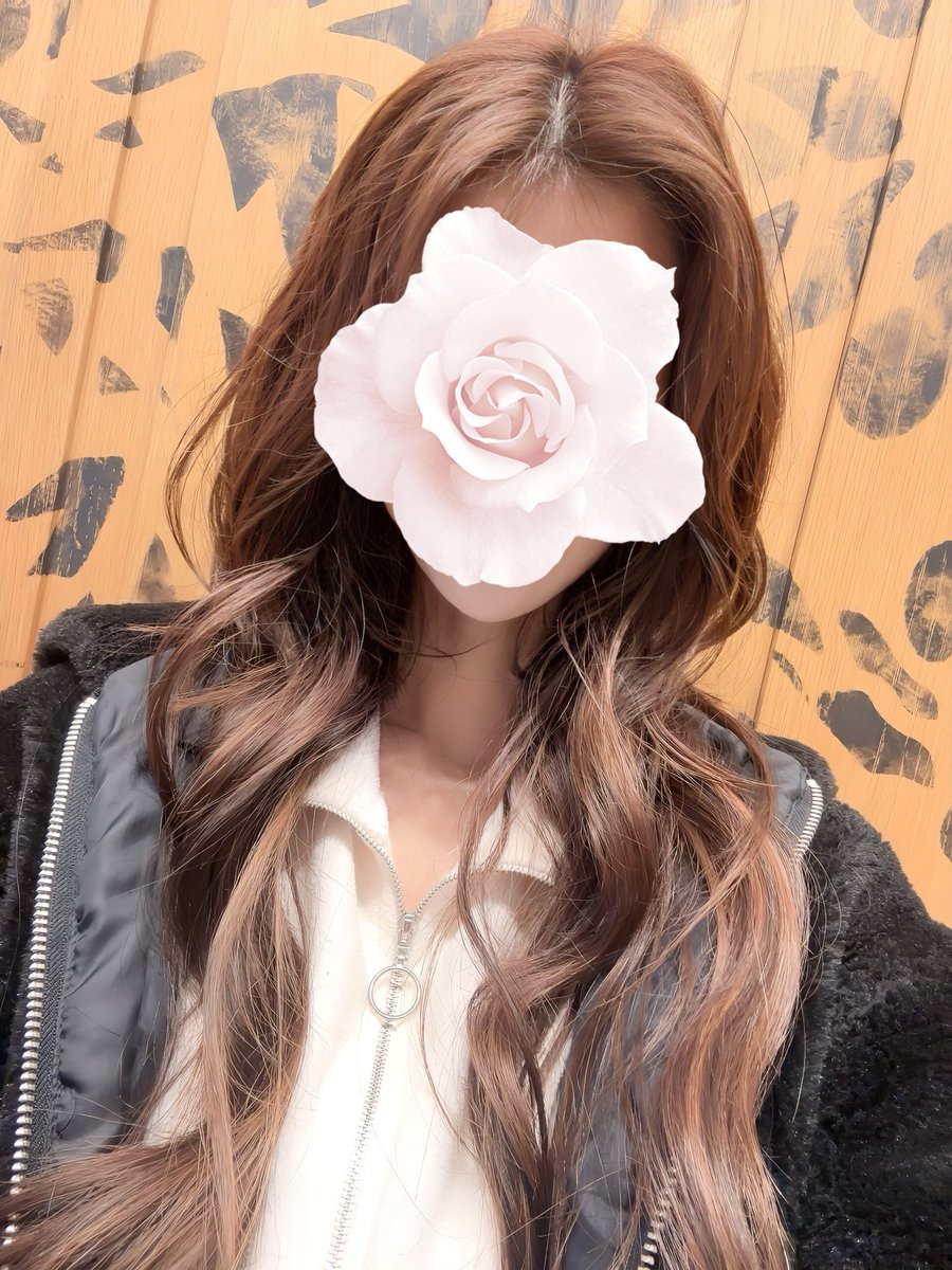 Osutoki's tweet photo. 大大大好きな���いぴす様の写真見せてヘアセットしてもらった💖💖
お顔も髪型声も服のセンスもどタイプすぎて🫶 https://t.co/xJXGBuSiJ6