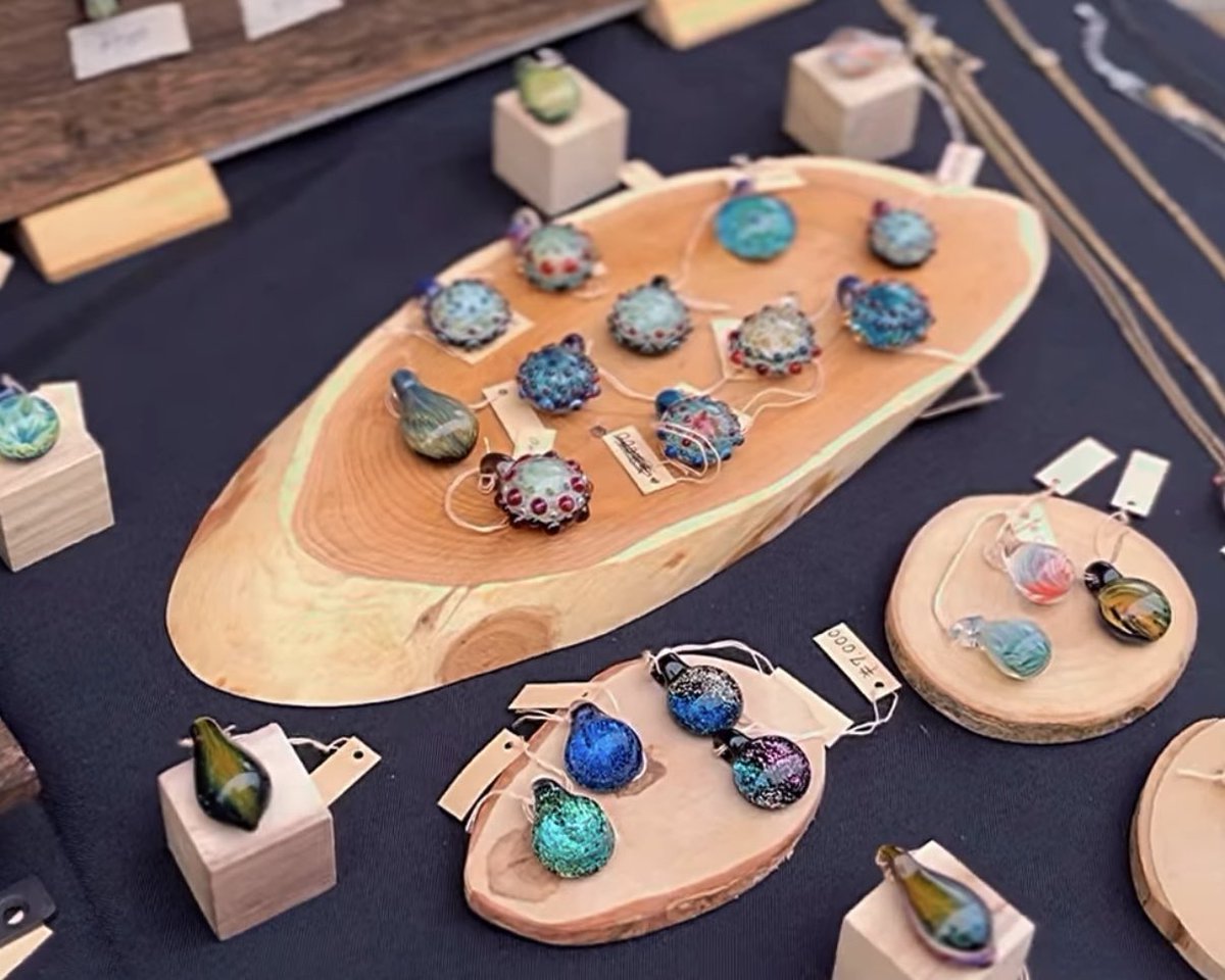 🌸すみだガラス市出展ブース紹介🌸
◎ 東京理化学硝子器械工業協同組合◎
当組合は、理化学ガラス（ビーカー・試験管・複雑な分析実験器具など、研究開発・医学製薬・化学工業分野で使用するガラス）機器の製造および加工を行う事業者の組合です。
＊公式HPから引用＊