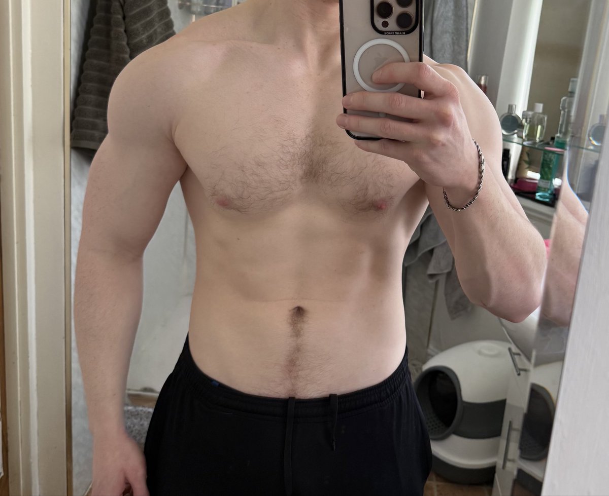 JamesBB69_'s tweet photo. Imagine being an ‘Alpha’ just to find out you’re small &amp; broke compared to your girl’s sub.

Embarrassing.

#findom #sub #master https://t.co/274NU7Q1Qo