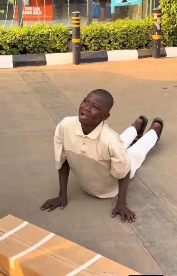 Samthekingofaura tweet media