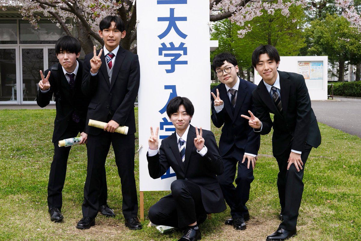 YCU_koho's tweet image. こんにちは✨ヨッチーだよ！

4/6の入学式の様子を桜の写真と共にお届けするよ🌸

新入生のみんながヨッチーを知っててくれて、
すごくうれしかったよ🌸

今年度もみんなが充実した学生生活が過ごせるように、
Xで発信していくからね！

#YCU #横浜市立大学 
#Facebook #Instagram もあるよ