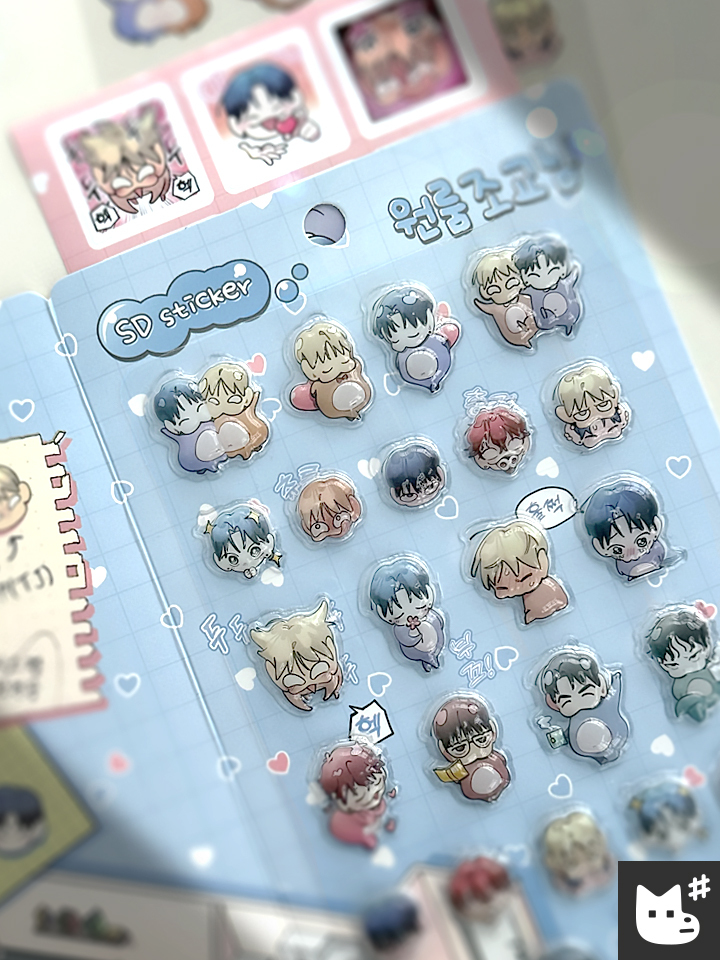 〈원룸 조교님〉 신규 굿즈 예고🏠

•  날짜  I  2026. 04. 13 5PM(KST) 오픈
•  품목  I  SD 스티커 세트
•  특징  I  꾸몄고 입체임, 귀여움, 뽀딱뽀딱함

COMING SOON ♡。

#원룸조교님 #OneRoomTA #지붕 #봄툰