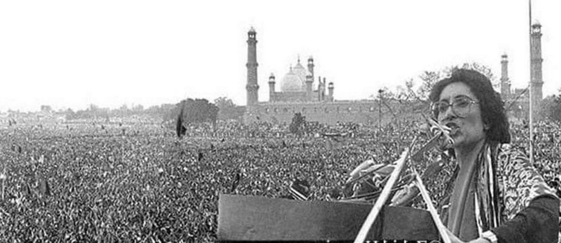 AmirAli5333321's tweet photo. 10 April 1986 โ when millions flooded Lahore to welcome Shaheed Benazir Bhutto, marking a historic challenge to authoritarian rule. #April10 https://t.co/rau2hBdT6n