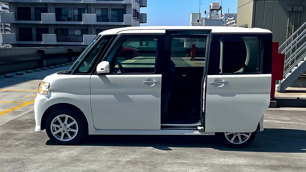 earthcar's tweet photo. 【車両入替のお知らせ🚗】
獨協大学前駅すぐのステーションで、アクアに代わり【タント】が登場！
広々室内＆小回り抜群＆ミラクルオープンドアで日常使いにも最適です。
通学・買い物・送迎まで快適にサポート！
スマホで簡単予約📱
詳細👇
https://t.co/0ezlKwPwly
#カーシェア #獨協大学前 #タント https://t.co/RsGZmN2Hfq