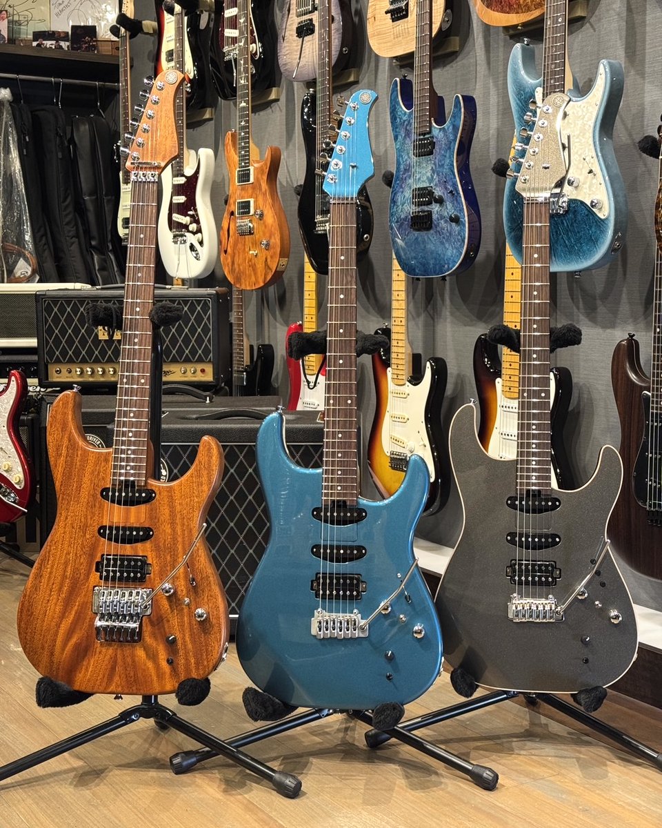 kzguitar's tweet photo. 本日「Kz Versa」のスペック違い3機種を
Bottom's Up Guitarsさまに納品しました!
開発段階から相談に乗っていただいているお店ですので、その魅力やキャラクターをしっかりと理解していただいています。
実際に弾き比べていただける貴重な機会ですので、
ぜひ店頭で体感してみてください! https://t.co/zx0iouSXUX