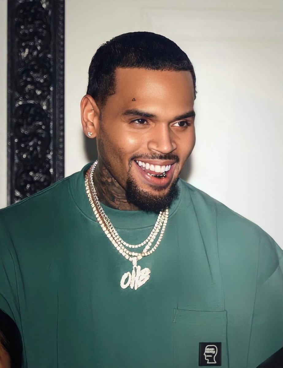 Hits for Hits, who’s coming out alive ?

Taylor Swift                    OR               Chris Brown