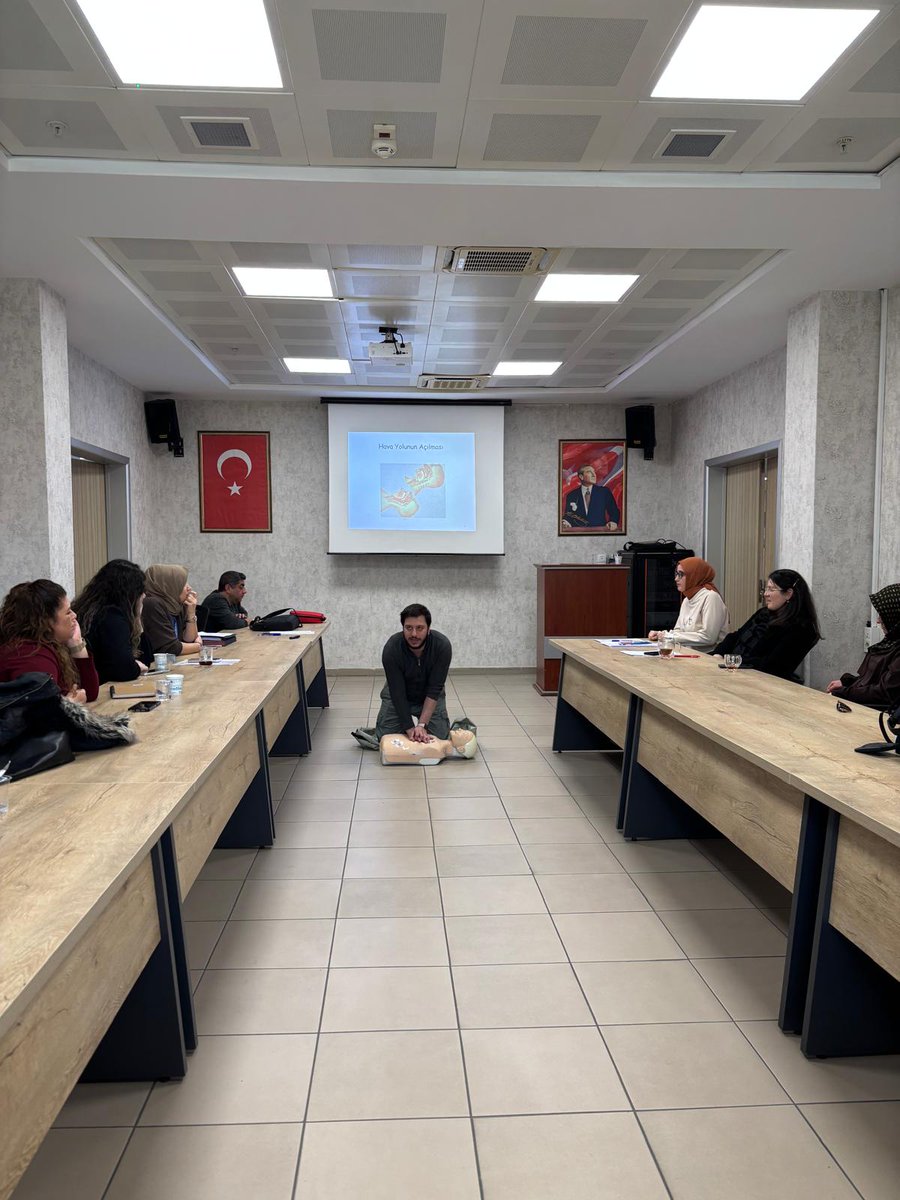 rizesaglik's tweet photo. Sağlık Çalışanlarına “İş Sağlığı ve Güvenliği Eğitimi” verildi.

Haberin Detayları ⬇ ⬇

https://t.co/cZVjuJ39HX https://t.co/pcIgLnzDQO