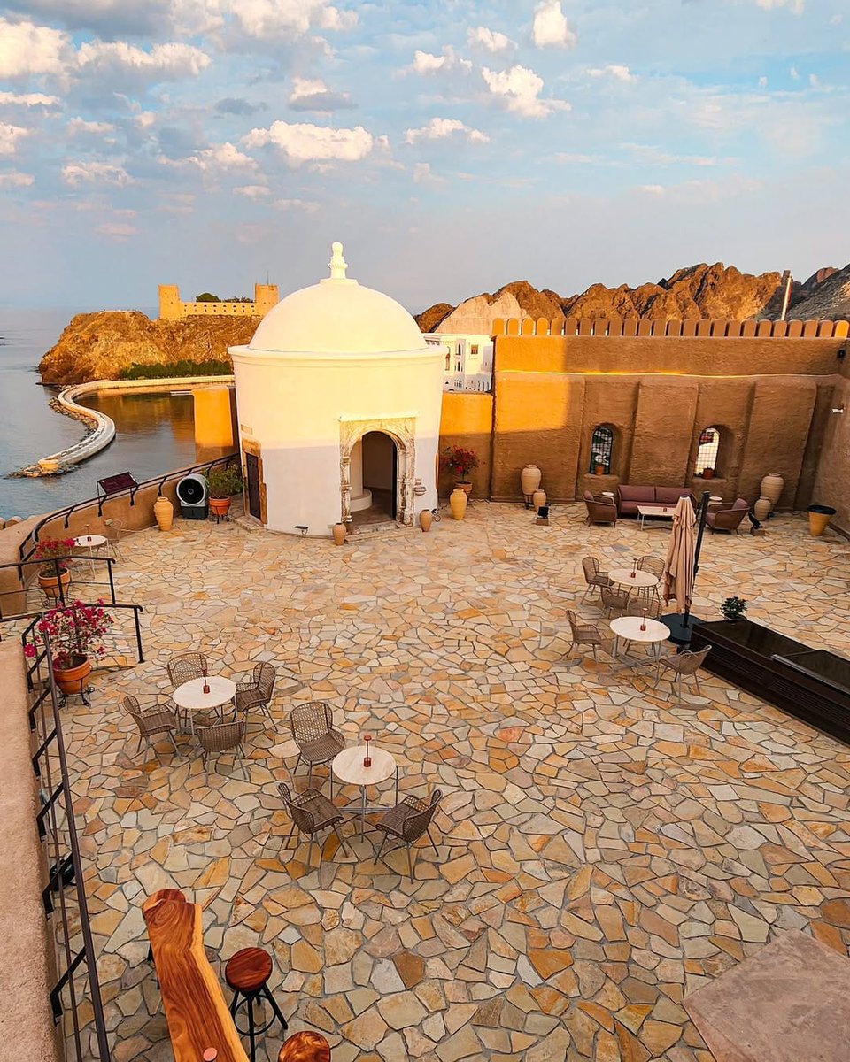 c.authar tweet media