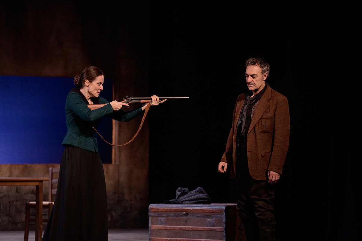 TeatroEspanol's tweet photo. "#Malquerida surge como un grito seco y brutal que nos ata sin remedio a nuestra esencia menos racional. Una historia en la que el amor, el poder, la ambición, el deseo y la violencia se unen irremediablemente." - Natalia Menéndez https://t.co/5P0nDOfNxI
