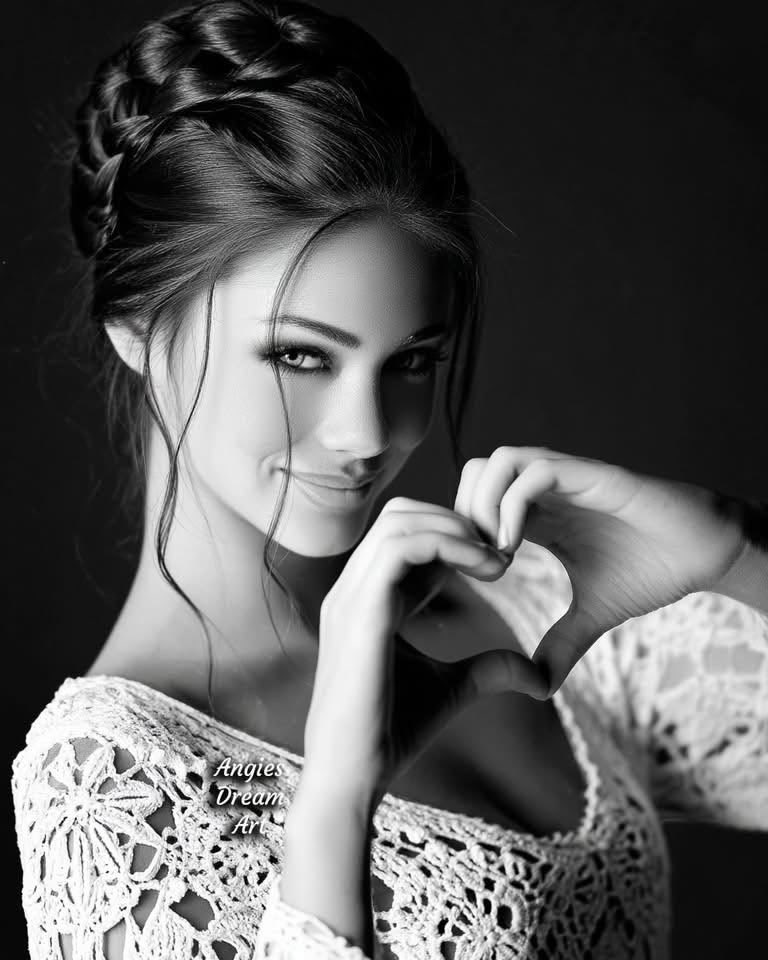 RedRoseloveM's tweet image. In a world of constant change, your friendship is my beautiful anchor. I cherish each and every one of you more than words can say.

ROSE🌹🦋𓂃 𓈒✍︎ᵗʱᵃᵑᵏᵧₒᵤ 🫶🏻

#FriendsForever 
#GratefulHeart
#MyPeople
#CircleOfLove