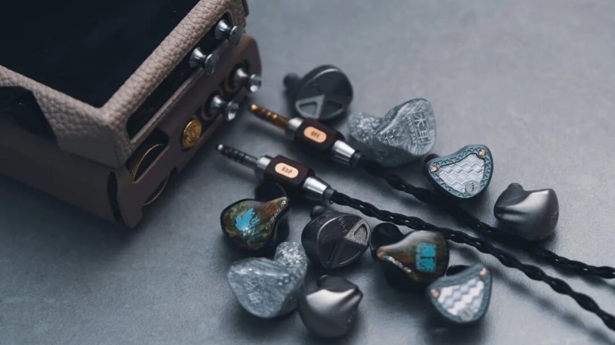 ddhifi_com's tweet image. "Eryx features a slimmer and softer design. The OFC version delivers clean, neutral sound with high restoration; the RhP version offers strong resolution, rich musicality, and a wider soundstage. Both cables provide a huge improvement over stock cables."

Above is the translated