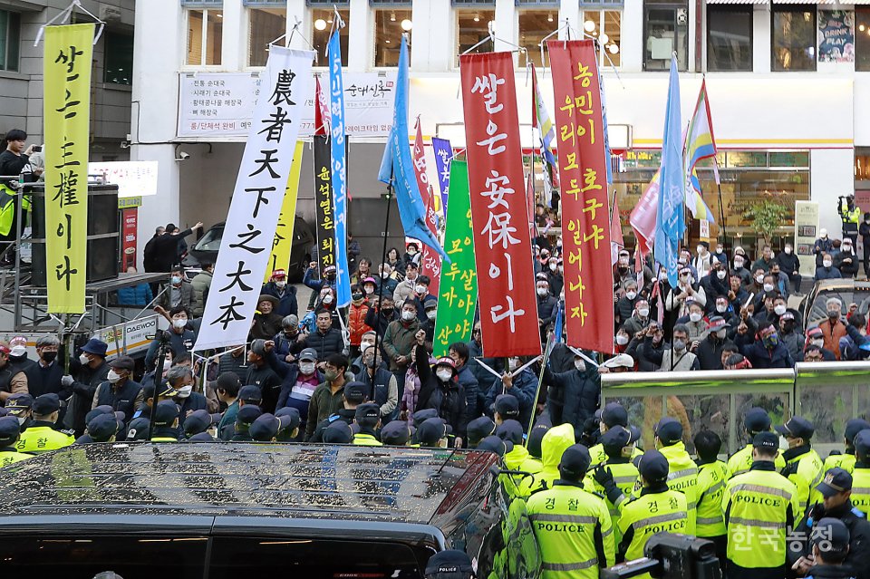 mad hatter🕯 tweet media