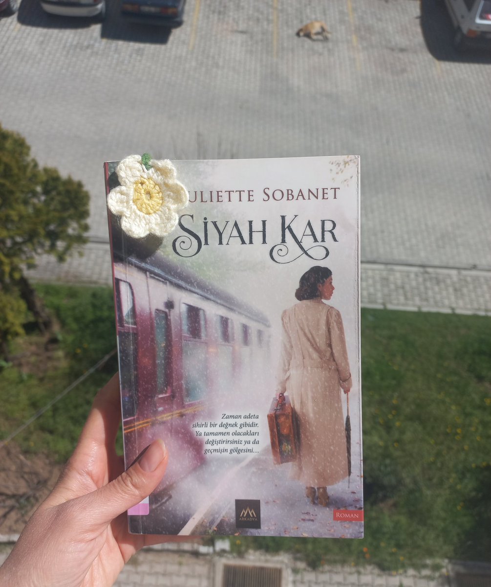 Yeni kitabım 🧿📚
Ayrıntı da bir köpke güneşleniyor adı da yakışıklı 😎🐶🤭😁