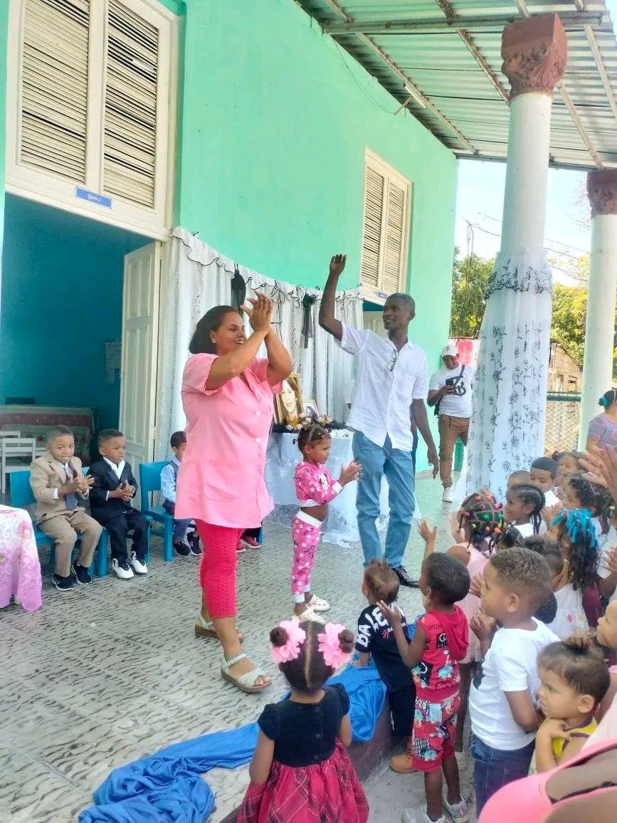 Aniversario 65 de la creación de los Círculos Infantiles. 
¡ Muchas felicidades!