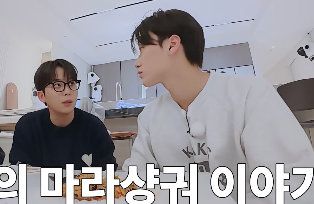 omega jh looking at his big sturdy alphhaaa.....