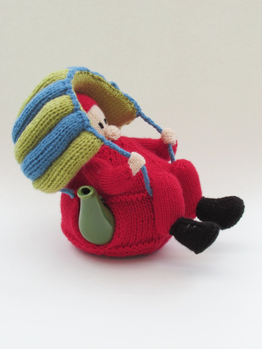 TeaCosyFolk's tweet image. Parachuting straight into brew‑saving duty — this daring tea cosy design brings altitude, attitude and a perfect soft landing for your teapot. Pattern here: teacosyfolk.co.uk/parachutist-te…
#Knitting #KnittingPattern #knit #Crafts #TeaCosyFolk #parachute #skydiving #adventure #teacosy