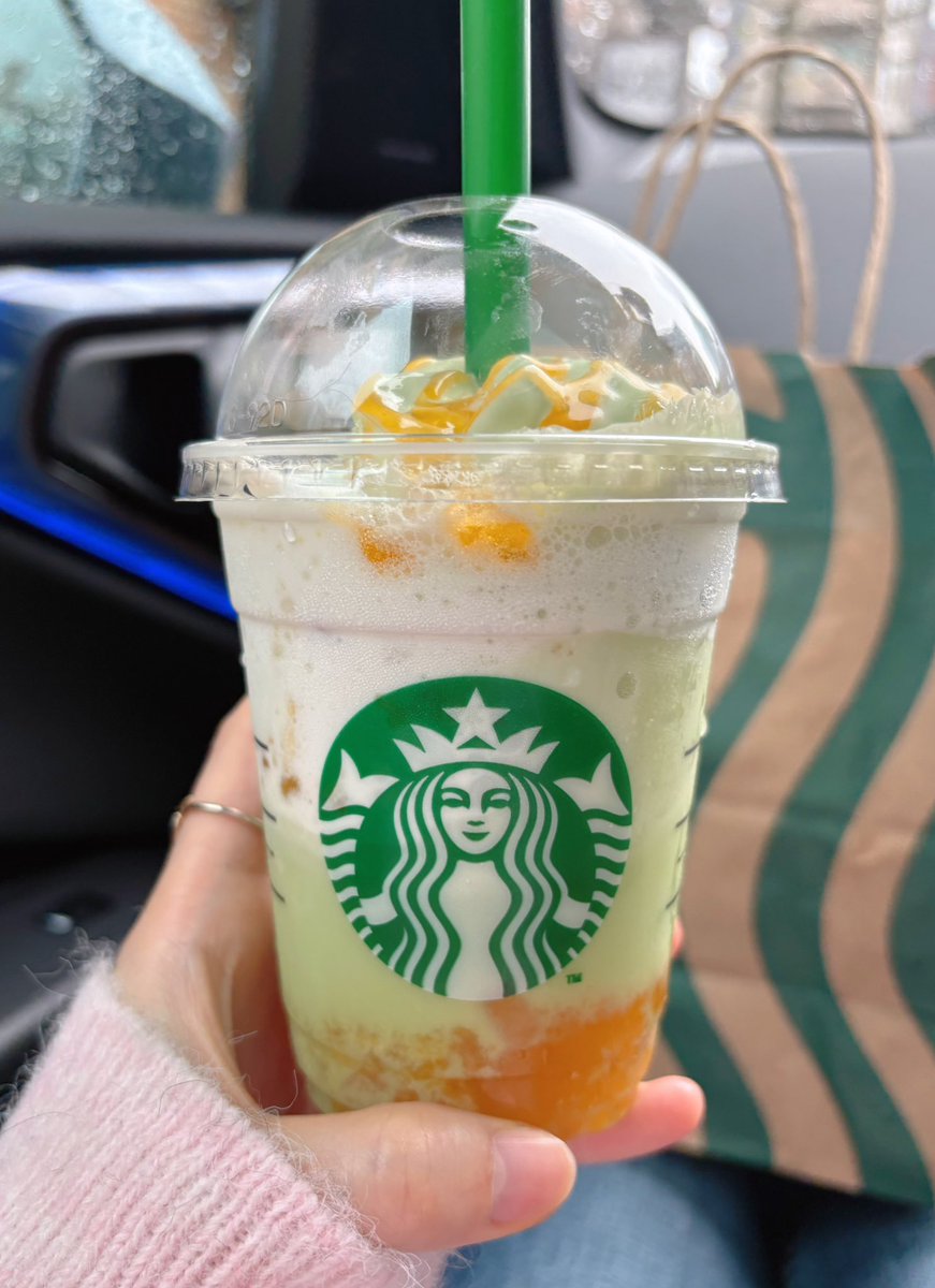 xxxmilk_teaxxx's tweet image. ご褒美スタバ✨

ルナが通ってる所のスタバは…
🍈THE フラペチーノ® of メロン of メロン
だった🍈

コーヒージェリーorクッキーorほうじ茶が飲みたかったからハズレだと思ってたけど
飲んだらめっちゃ美味しい何コレ🍈😍

さすが #THESTARフラペチーノ®︎🫶💕

#スタバ
#Starbucks
