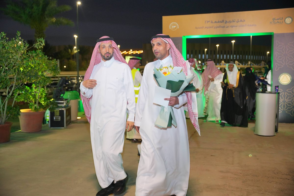 KSAUHS_JD's tweet image. في أمسيةٍ استثنائية يملؤها الفخر والاعتزاز، احتفت كلية الطب بجدة بتخريج دفعة جديدة من أطبائها، بحضور كوكبة من القيادات الأكاديمية وأهالي الخريجين الذين شاركونا لحظات الإنجاز.

ليلةٌ نكتب فيها نهاية مرحلة… وبداية أثرٍ يمتد لخدمة الوطن وصحة الإنسان.
#كلية_الطب #جامعة_لصحة_وطن