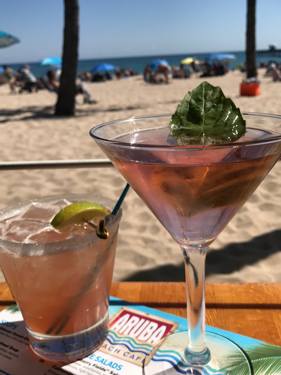 arubabeachcafe's tweet photo. π Stroll on down to the beach for a cocktail w/ the calm of the ocean and Live Music starting at 4pm w/ Happy Hour at any bar or cocktail table! ππΈπ΄ #seaside #fridayhappyhour #4to7pm #atthebars #watertaxi #livemusic #lbts #onecommercialblvd #arubabeachcafe https://t.co/5f1NwcsYST