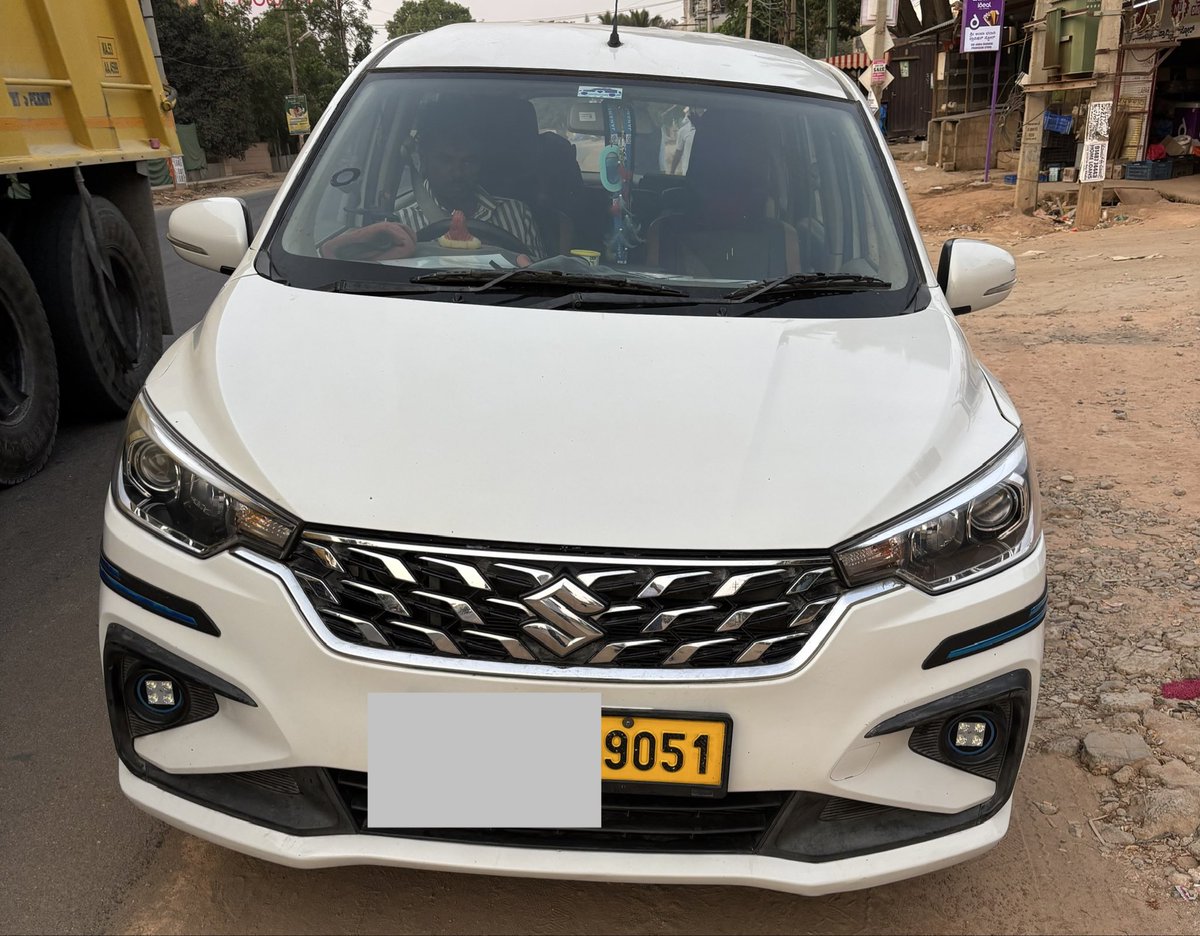 s9jayt's tweet photo. Absolutely pathetic experience with @makemytrip today. Booked a premium BYD EV for 6:10 AM, but was forced into a filthy, unhygienic Ertiga without my consent. To make it worse, the driver harassed me for independent payment. Complete service failure! #MakeMyTripTravelHorror https://t.co/udNFuzmtmF