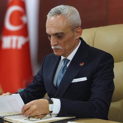 MTP Lideri Ahmet Yılmaz:

“Okuduğunu anlayacak kadar beynin varsa 1920 Meclis'in açılış duyurusuna ve sonrasındaki Meclis zabıtlarına bir bak Mıstafa :))”