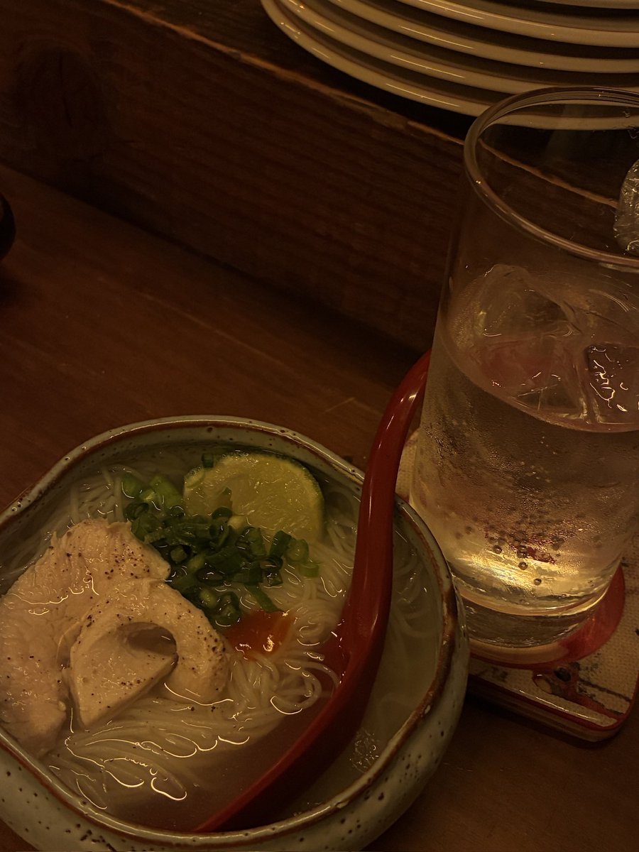 モ ナ カ 。 tweet media