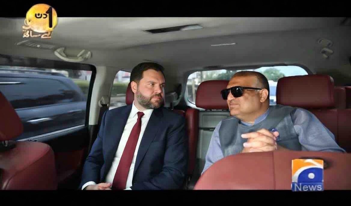 chusman48's tweet photo. خوبصورت چہره، سنہرے بال، اوپر سے امریکہ میں صدارت کے اگلے امیدوار جوانی میں عشق تو خوب کیا ہوگا؟ https://t.co/Qjp59BuQsP