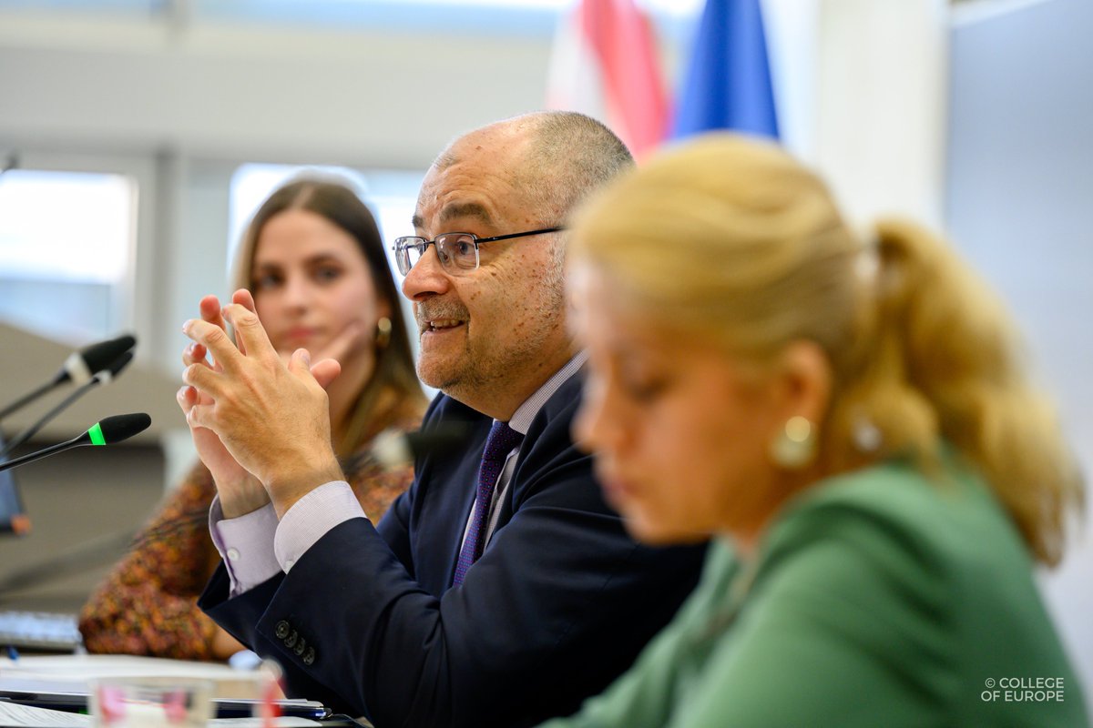 College of Europe tweet media
