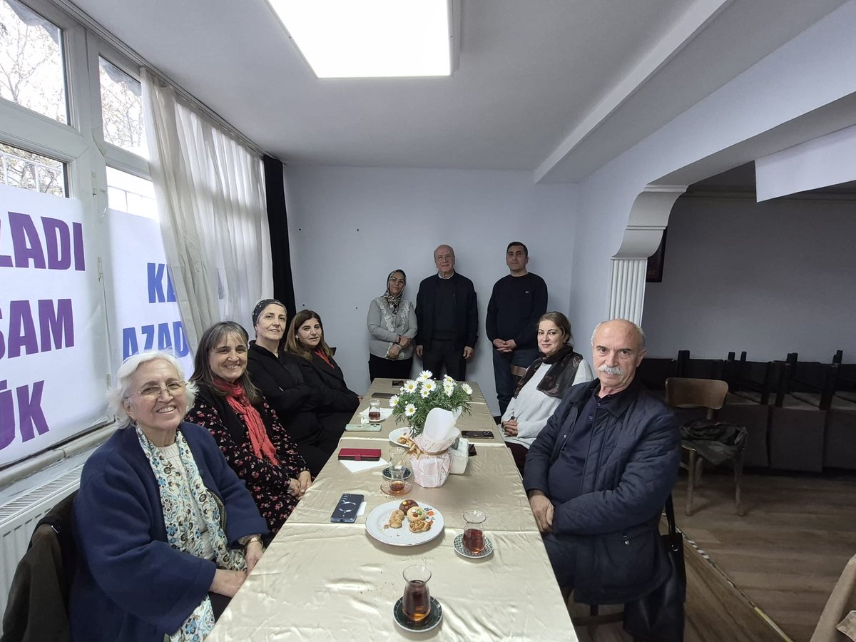 Bileşeni olduğumuz Bakırköy Kent Savunması ilçe örgütümüze yaptığı ziyarette başarı dileklerini ilettiler…Daha güzel bir Bakırköy için mücadele ve dayanışmaya devam edeceğiz… Nazik ziyaretlerinden dolayı kendilerine teşekkür ediyoruz…