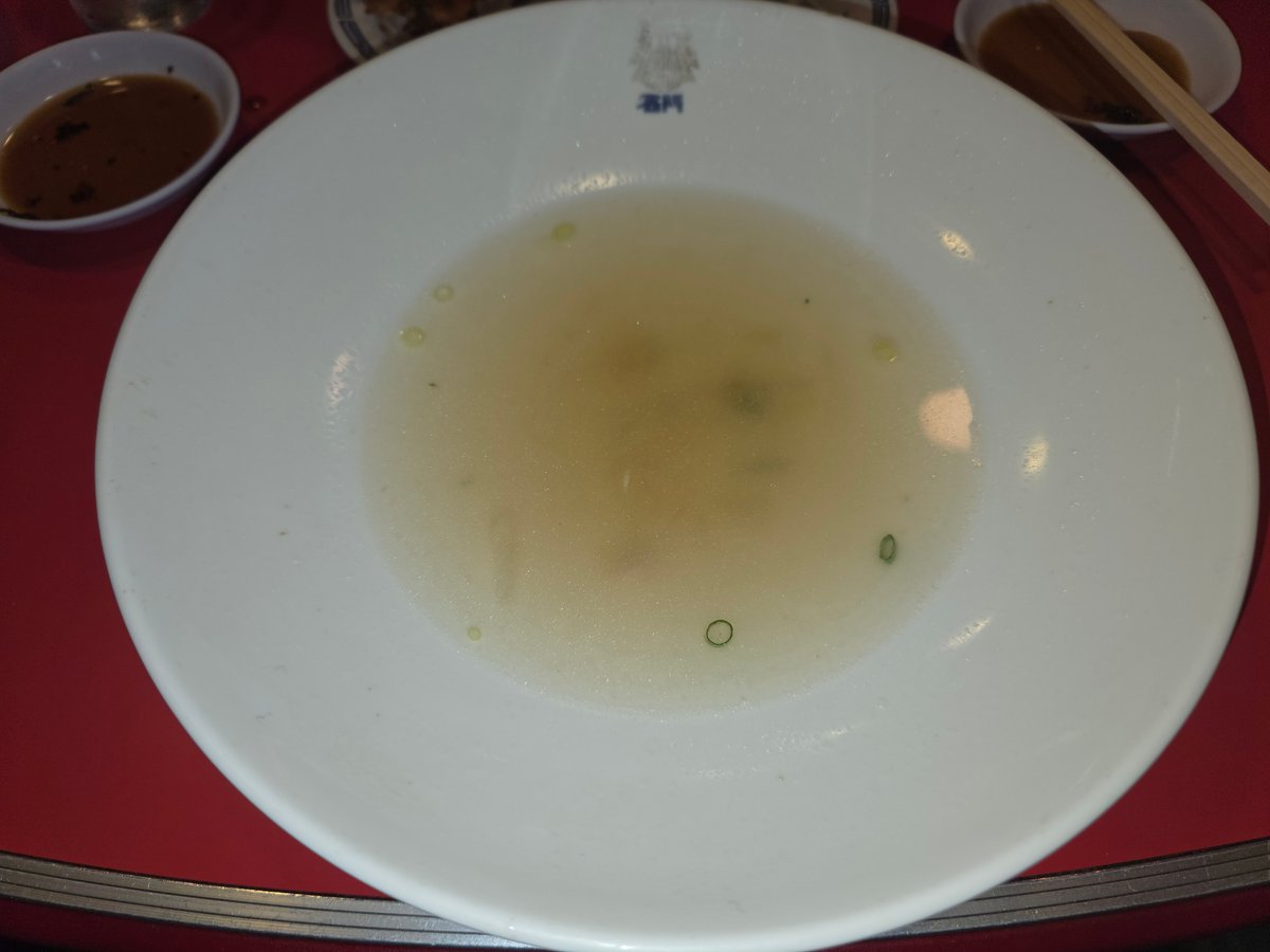 zabieru7778's tweet image. 帰りに用事で梅田へ
揚子江ラーメン 名門 さんでチェキ飯
実は数十年ぶりｗ
昔食べて味が薄かったのでそれから
行ってなかったけどリベンジ
全然薄くなくて逆にうまかった
お酒の〆にぴったりや飲んでないけど
#ラーメン #梅田