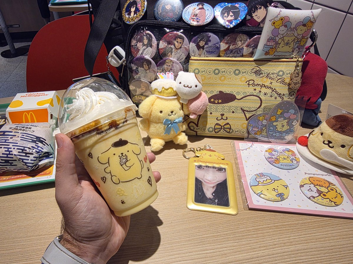 Doogs97x's tweet image. Today's Brand New McDonald's Pompompurin Pudding Frappe 🍟🍮😋‼️
The packaging is so cute &amp;amp; it's actually delicious!! I celebrated with my new Pompompurin toys!! 🥳🐶💛🎈