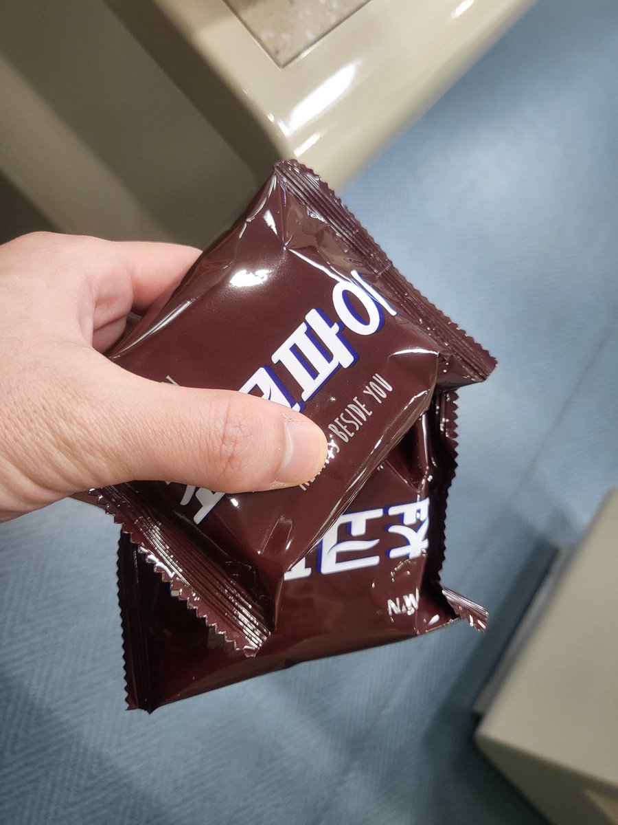 화이트노이즈 tweet media