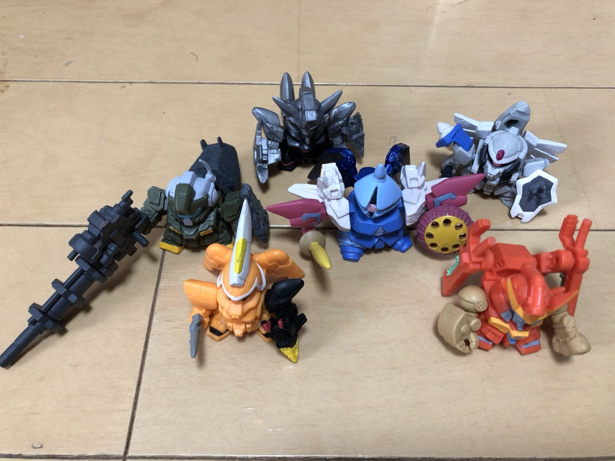 SDガンダムフルカラーカスタム　

プチカスタム。

300円位カスタムシリーズ。