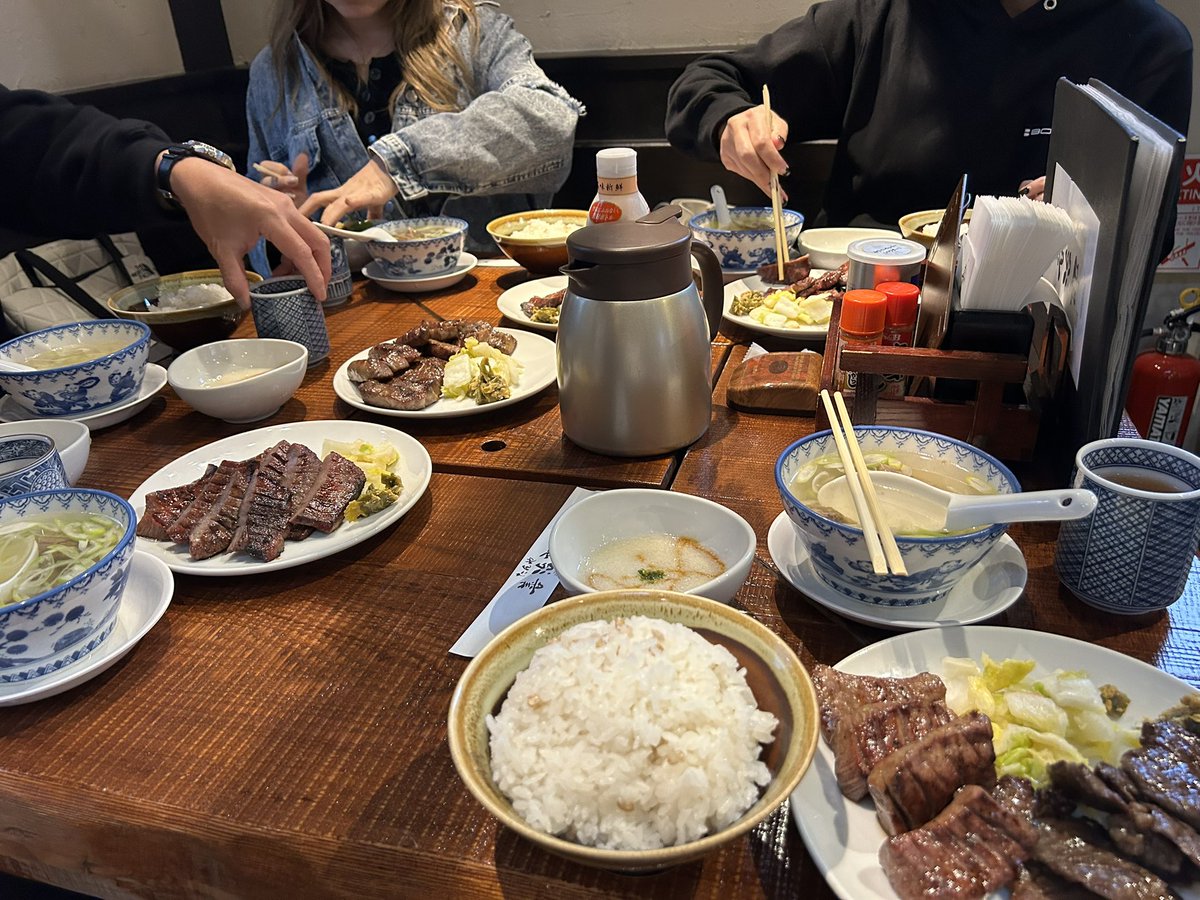 3jsb3jsb7718's tweet photo. 仙台の善治郎で
大好きな牛タン食べてきた🐮
さすがに2日分です😂 https://t.co/rxvSFAn5yb