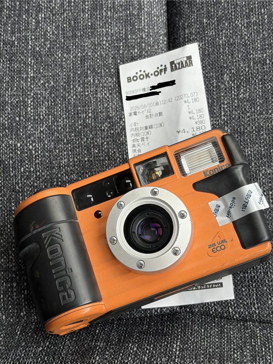 3104photograph's tweet image. MNG❗️
実家に行く途中に立ち寄ったブックオフにて、あまりの値段についついお迎え。
🍊Konica現場監督28WBが約4000円也。小キズ、汚れ有りながら動作完動品でした😊

これで🍊監督は2台目に😅
#MNG
#フィルムカメラ
#コニカ現場監督
