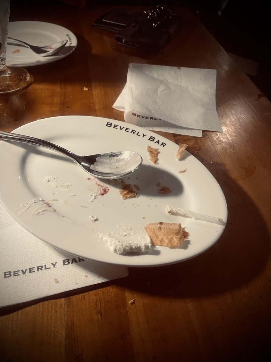 𝓨𝓸𝓾𝓻 𝓯𝓻𝓲𝓮𝓷𝓭, 𝓑𝓵𝓸𝓷𝓭𝓲𝓮 tweet media