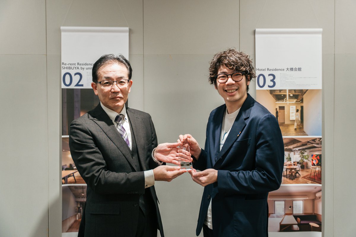 unito_official's tweet photo. 【お知らせ📣】
日本経済新聞社主催「NIKKEI THE PITCH GROWTH」予選（東京Aブロック）「東日本銀行賞」受賞を記念し、トロフィー授与式が執り行われました。

授賞式の様子、東日本銀行 取締役執行役員 舘田様と当社近藤による対談をレポートにまとめています。

・授賞式 / 対談の詳細はこちら
https://t.co/oG4Fs0GAdZ