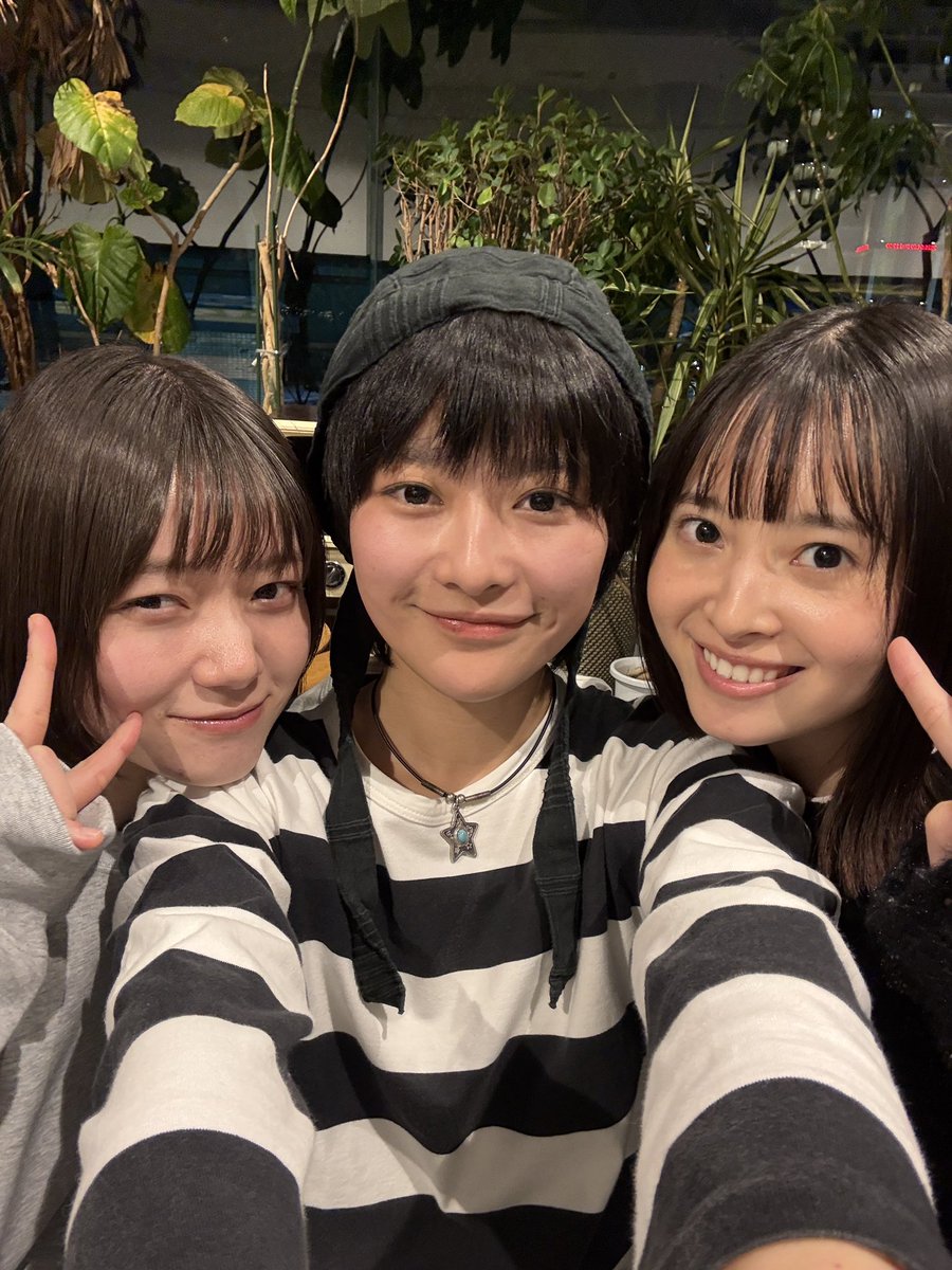 sono_rin_'s tweet photo. TSUKIMIはあたらしい事務所🥚
芹澤雛梨と飯沼愛と3人です！
きのう3人でモス行った♪
https://t.co/BnAF3KoSb0 https://t.co/j9fo7IyS9t