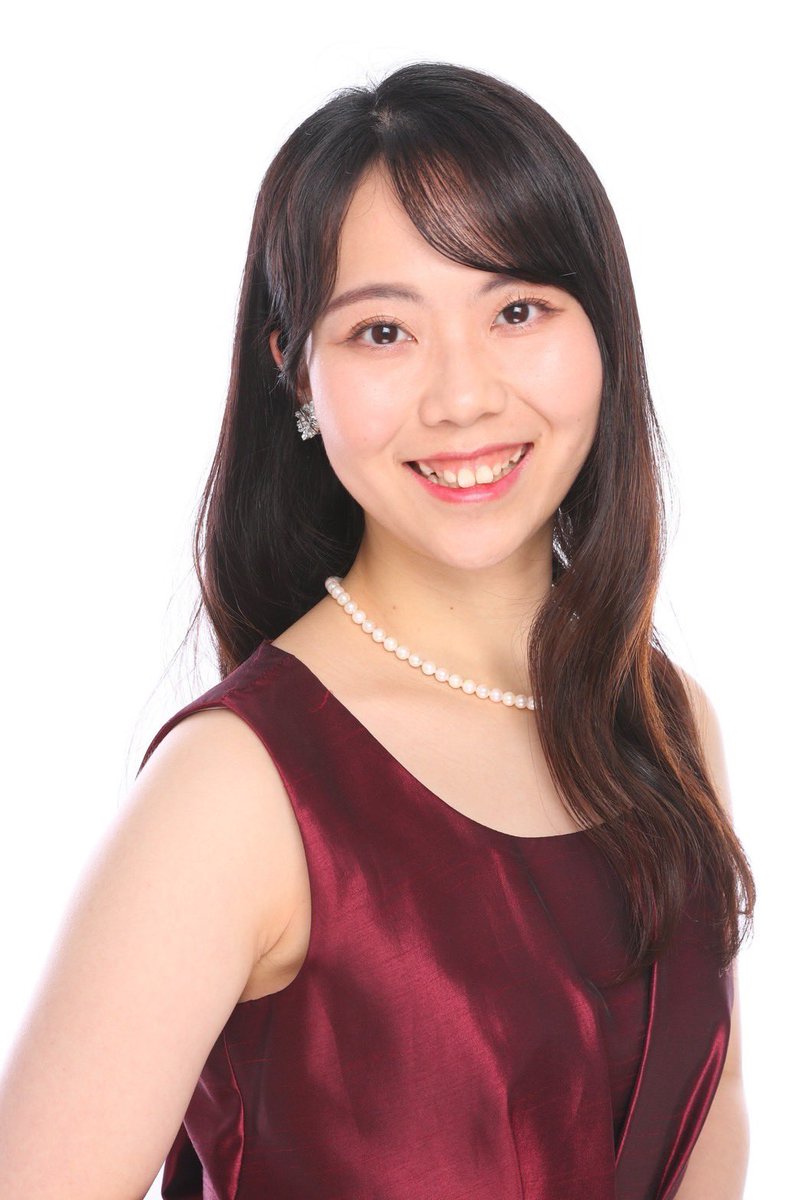 tcmltt_2025's tweet photo. 公演紹介｜キャスト

◆#野々村紗香
アナベル・カーナビッツ（B）／『改心の先に』

《プロフィール》
武庫川女子大学音楽学部演奏学科声楽専攻卒業、同大学音楽専攻科声楽専攻修了。公江特待生、学長賞を受賞。ミュージカル、キャラクターショーのMCシンガーや、ディナーショー等に出演。映画「Team その子」にて解離性同一障害の役を主演・主題歌歌唱し、ミニアルバム「天藍」をリリース。

《コメント》
はじめて作品に触れたとき、憧れを感じたことをよく覚えています。
真珠のような優しい眩しさと、陽だまりのような温もりが宿る作品の一員として物語を生きられること、嬉しく思います。
是非ご一緒に、「かけがえのない時」を過ごしていただきたいです。劇場でお待ちしております。

#夜明けMLTT2026
#TC夜明け
#MLTT
