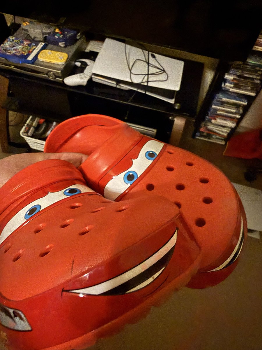 omgmyatt's tweet photo. 36 and got the Lightning McQueen crocs https://t.co/RQz3RZZlKI