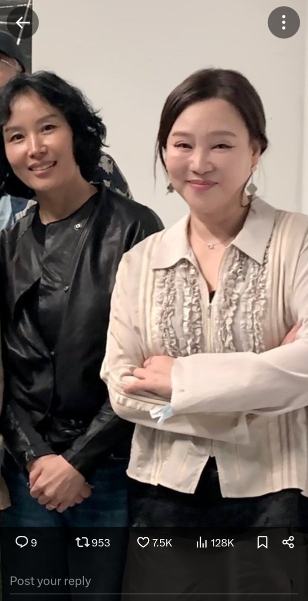 hydropumpp's tweet photo. @godmitzu Who is their daughter? Lady in white kinda looks like nayeon https://t.co/oNRa5dKzly