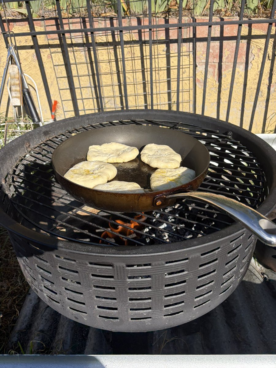 TroyDownUnder's tweet image. Troy’s #DownUnderCampfire cooking. Garlic Naan flatbread dippers.