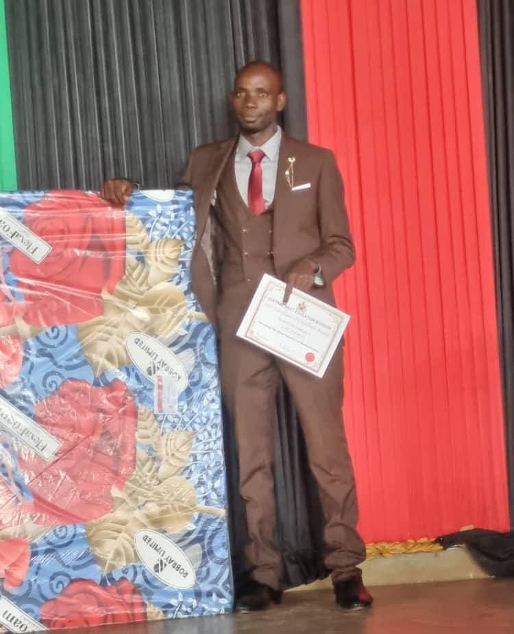 BardeenBar's tweet photo. Ngati zili zoona fadha awawa ulemu wawo,
anthu awawa ndiye ofunika support osati aja a 22 birthday wishlist https://t.co/q8ks4ljBrs