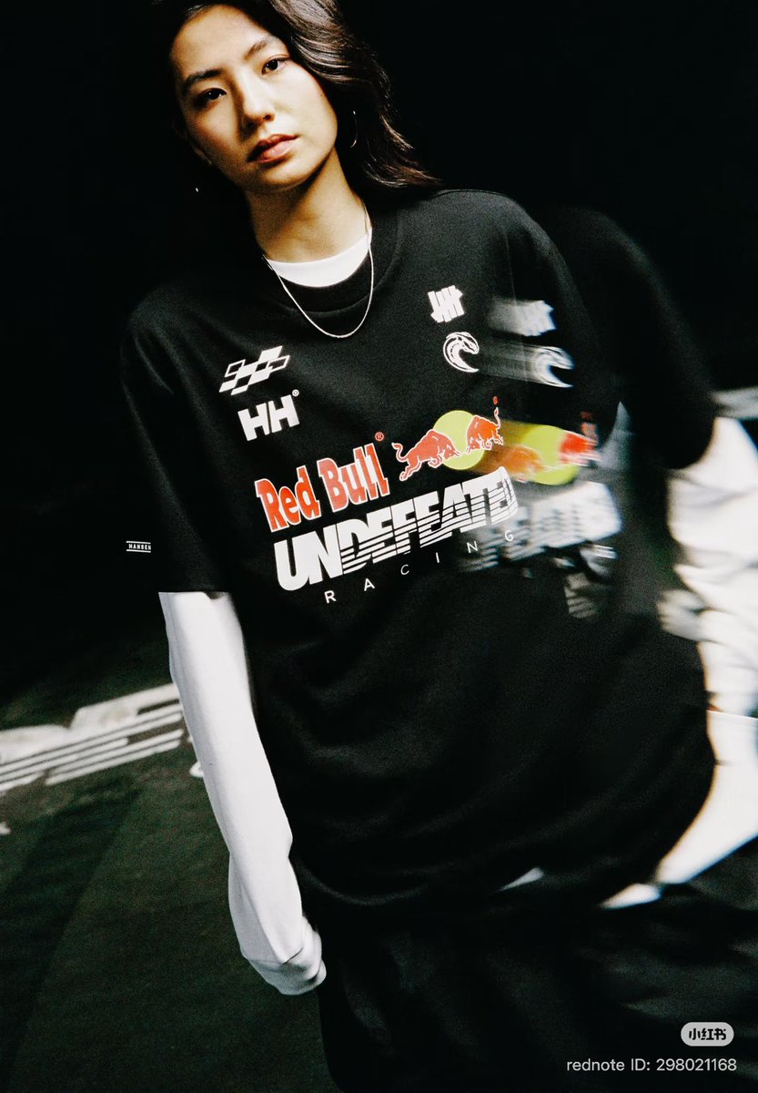 giegriffin's tweet image. หลังจากประกาศร่วมเป็น “Official Trend Officer” ของ #หวังอี้ป๋อ ในการแข่งขัน China GT ฤดูกาล 2026 และจับมือกันลงสนาม China Supercar Championship อย่างเป็นทางการ แบรนด์ #UNDEFEATED ก็ได้เปิดตัวคอลเลกชัน #85Racing อย่างเป็นทางการ